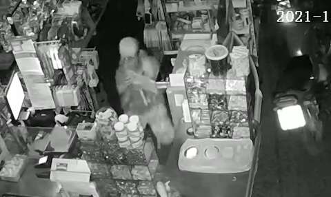  Suspeito de “arrastão” no comércio é preso após ser filmado por câmera de loja 