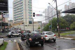 Trânsito tumultuado no cruzamento da Chaadi Scaf com a Ricardo Brandão. (Foto: Paulo Francis)