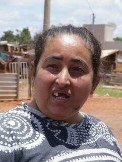 Solange Marques Andrade Silva, moradora do Noroeste que vive apenas com auxílio do Governo (Foto: Kísie Ainoã)