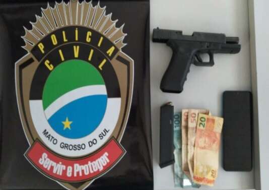 Pol&iacute;cia apreende adolescente e liberta fam&iacute;lia ref&eacute;m em roubo 