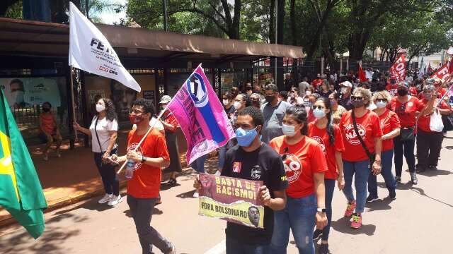 Protesto contra Bolsonaro acontece com sinais de apoio e reprova&ccedil;&atilde;o no Centro