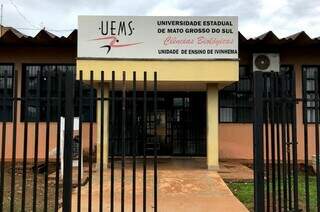 Unidade da UEMS em Ivinhema. (Foto: Ivinotícias)