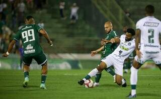 Com gols de Elvis e Nicolas, Goi&aacute;s supera o Guarani por 2 a 0