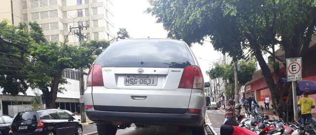 Vendedor tenta achar ve&iacute;culo que sumiu ap&oacute;s ser guinchado e oferece recompensa