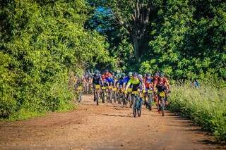Competição de mountain bike disputada no fim de semana em meio as belezas naturais da comunidade de Furnas do Dionísio (Foto: Divulgação)