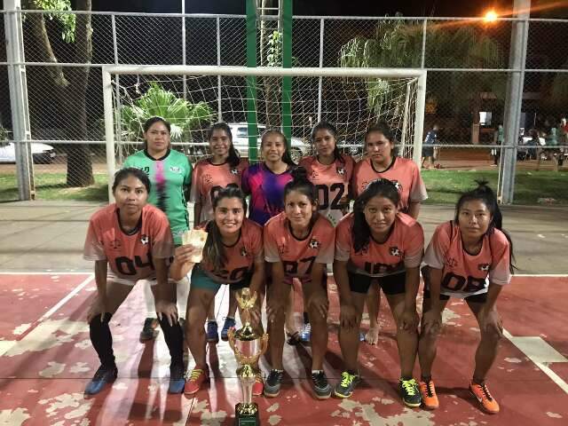 Equipes de aldeia ind&iacute;gena em MS s&atilde;o campe&atilde;s em torneio de futsal na fronteira 