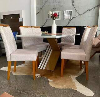 Mesa de jantar Madri, com 6 cadeiras. (Foto: Divulgação)