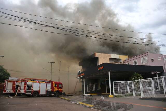 &ldquo;S&oacute; deu tempo de correr&rdquo;, conta funcion&aacute;rio de loja incendiada 