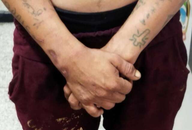 Homem &eacute; flagrado na cama com &ldquo;namorada&rdquo; de 11 anos de idade