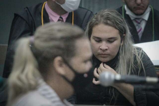 &quot;Me obrigava a mandar foto pelada&quot;, diz acusada por assassinato de padrasto