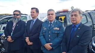 Da direita para a esquerda estão o secretário Antonio Carlos Videira, comandante da PM, coronel Marcos Paulo Gimenez e o ministro Anderson Torres (Foto: Sejusp/Divulgação)
