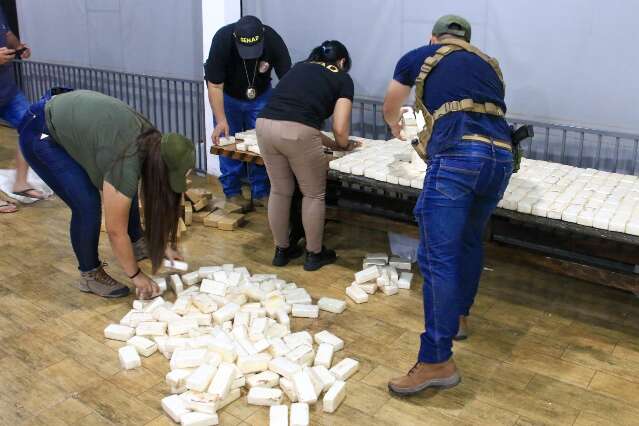 Pol&iacute;cia apreende 215 quilos de coca&iacute;na que seria traficada atrav&eacute;s de MS