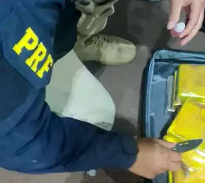 Passageiro &eacute; preso com R$ 4,1 milh&otilde;es em coca&iacute;na dentro de mala