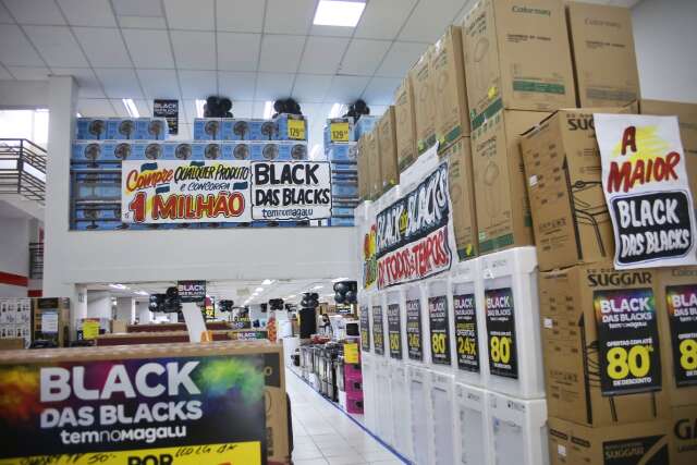 Lojas abrem mais cedo, mas clientes t&ecirc;m de garimpar descontos na Black Friday