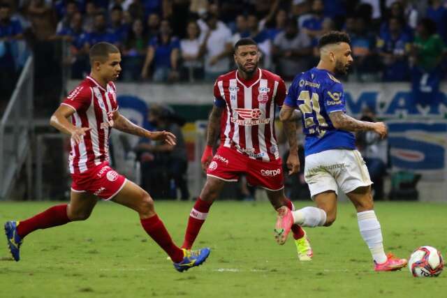 Cruzeiro e N&aacute;utico n&atilde;o saem do 0 a 0 no Mineir&atilde;o 