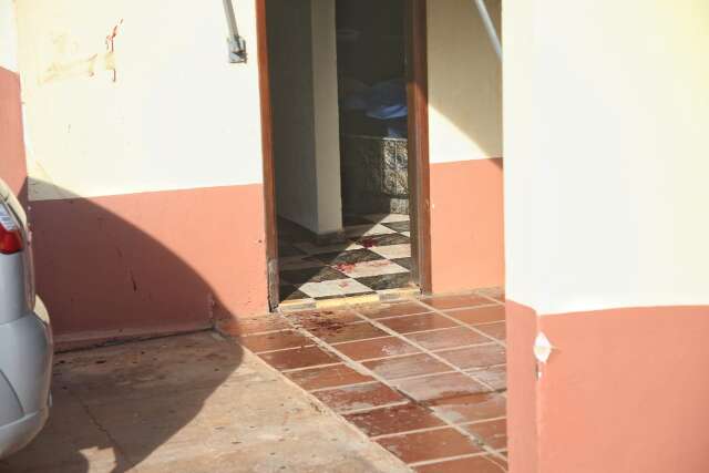 PRF invadiu quarto de motel atirando atr&aacute;s de mulher e amante