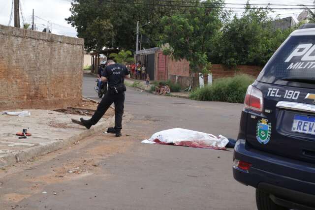 &quot;Me roubou e ainda quer me esfaquear?&quot;: mulher testemunha morte no Taquarussu