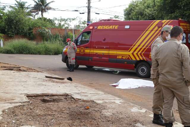 Homem &eacute; morto a pauladas e suspeito diz que &ldquo;queria terminar o servi&ccedil;o&rdquo;