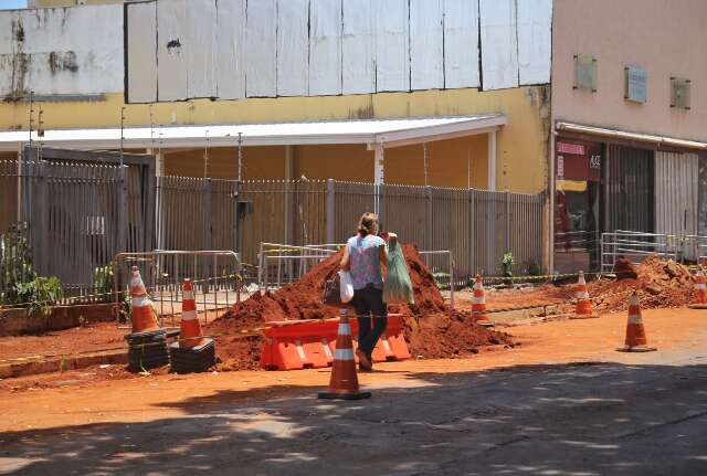 Reviva interdita novos trechos para recapeamento e sinaliza&ccedil;&atilde;o semaf&oacute;rica
