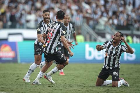 Atlético-MG vence Fluminense por 2 x 1 e fica mais perto do título