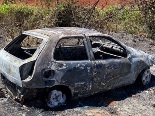 Carro &eacute; encontrado destru&iacute;do &agrave;s margens da MS-276 ap&oacute;s ser incendiado