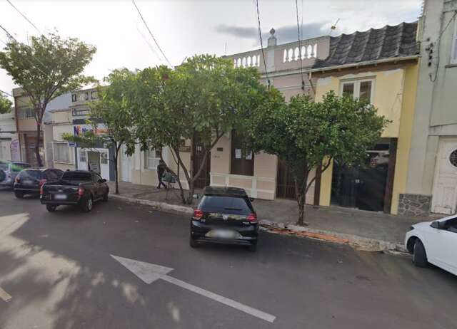 Apontada na rua por &quot;cabelo ruim e arranha-c&eacute;u&quot;, mulher denuncia casal