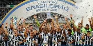 Comemoração dos jogadores do Botafogo após a vitória. (Foto: Vitor Silva/BFR)  