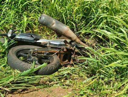 Acidente com picape mata motociclista e deixa mulher em estado grave