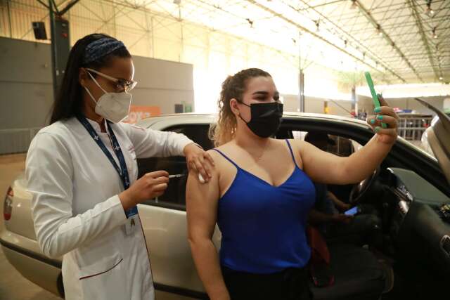 Capital abre apenas um polo de vacina&ccedil;&atilde;o neste domingo