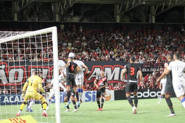 Com gols de Marlon Freita e Janderson, Atl&eacute;tico-GO venceu o Bahia por 2 a 1 