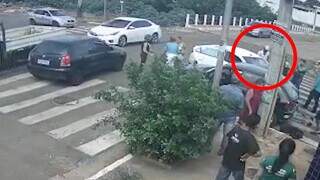 Homem furta celular de mulher envolvida em acidente na Avenida Ernesto Geisel (Foto:Reprodução)