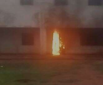 Briga entre presos termina com cela incendiada e um morto na fronteira
