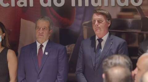 Ao lado de Waldemar Costa, Bolsonaro se filia ao PL, seu nono partido