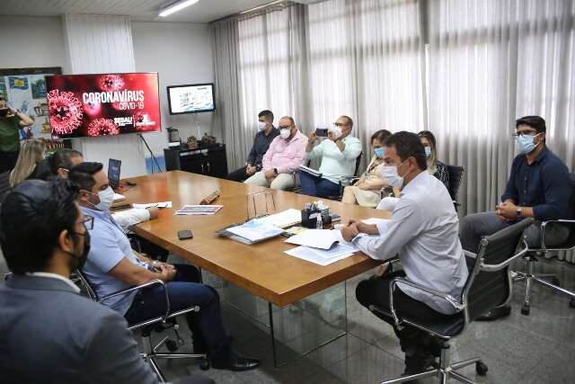 Prefeito descarta passaporte vacinal e critica &quot;faltosos&quot;