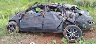 Veículo Hyundai i30 ficou completamente destruído após o acidente. (Foto: Perfin News)