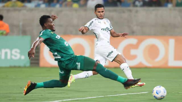 Palmeiras mant&eacute;m boa fase e vence o Cuiab&aacute; por 3 a 1 