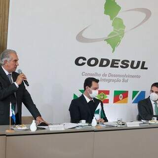 Registro de uma das últimas reuniões do Codesul, com o governador Reinaldo Azambuja, ao lado dos governadores do Paraná Ratinho Júnior e do Rio Grande do Sul, Eduardo Leite. (Foto: Instagram)