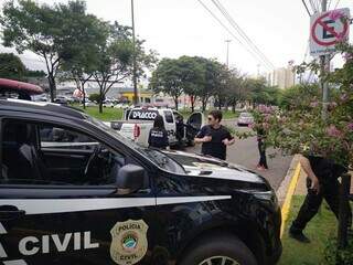 Também houve movimentação de policiais no Edifício Evolution, na Avenida Afonso Pena. (Foto: Marcos Maluf)