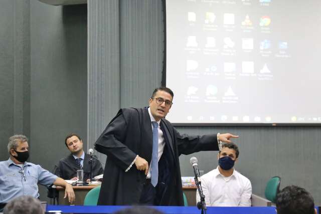 Defesa de Luna diz que r&eacute;u sofreu &quot;excesso acusat&oacute;rio&quot; e &quot;press&atilde;o da m&iacute;dia&quot;