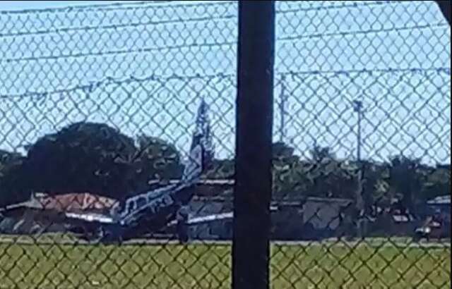 Trem de pouso falha e causa acidente em avi&atilde;o com 2 pessoas