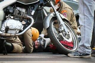 Acidente com moto na Av. Afonso Pena, ocorrido no mês de agosto. (Foto: Henrique Kawaminami)