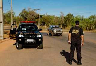 Policiais federais em Corumbá. (Foto: Arquivo/Campo Grande News)