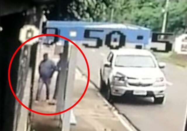V&iacute;deo mostra garagista com colega na Avenida Guaicurus no dia em que sumiu 