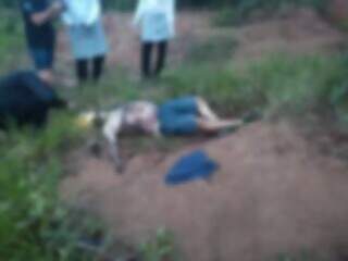 Corpo foi encontrado em uma área de mata, próximo à rodovia MS-040, na região das Moreninhas. (Foto: Direto das Ruas)