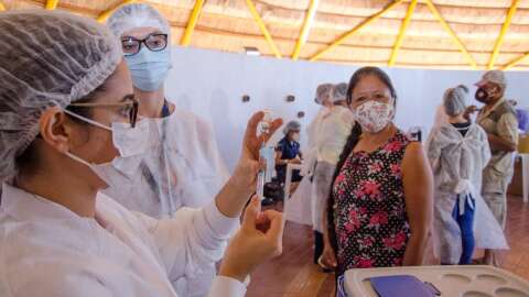 Vacinação contra covid no sábado terá ponto itinerante na aldeia Marçal de Souza