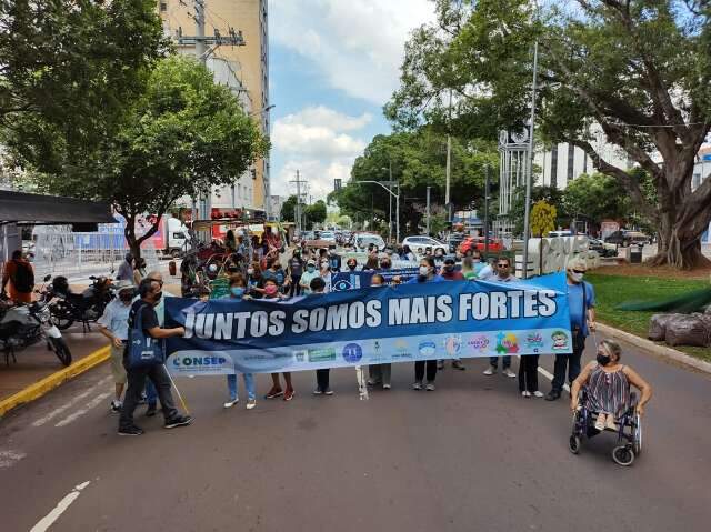Caminhada de pessoas com defici&ecirc;ncia marca luta por mais visibilidade  