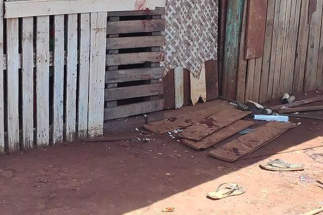 Homem &eacute; morto a facadas por causa de bateria veicular
