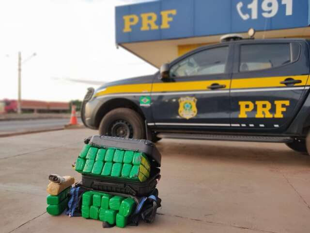 A caminho de MT, adolescente &eacute; flagrada com malas &quot;recheadas&quot; de maconha  