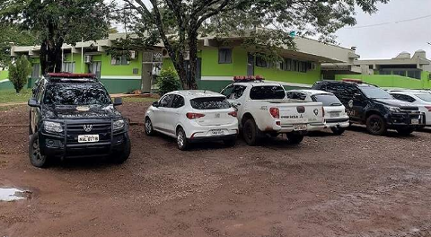 Ap&oacute;s persegui&ccedil;&atilde;o, dupla foge para o Paraguai e larga 3 toneladas de maconha