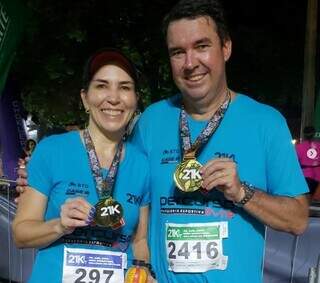 Mônica Riedel e Eduardo, depois da maratona em Boniot. (Foto: Instagram)
